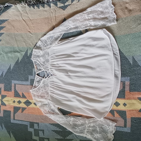 Hollister Women's Lace Long Bell Sleeve White Blouse Size XS - Picture 7 of 12